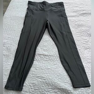 Fabletics Cold Weather High-Waisted pocket legging Black Large NWOT